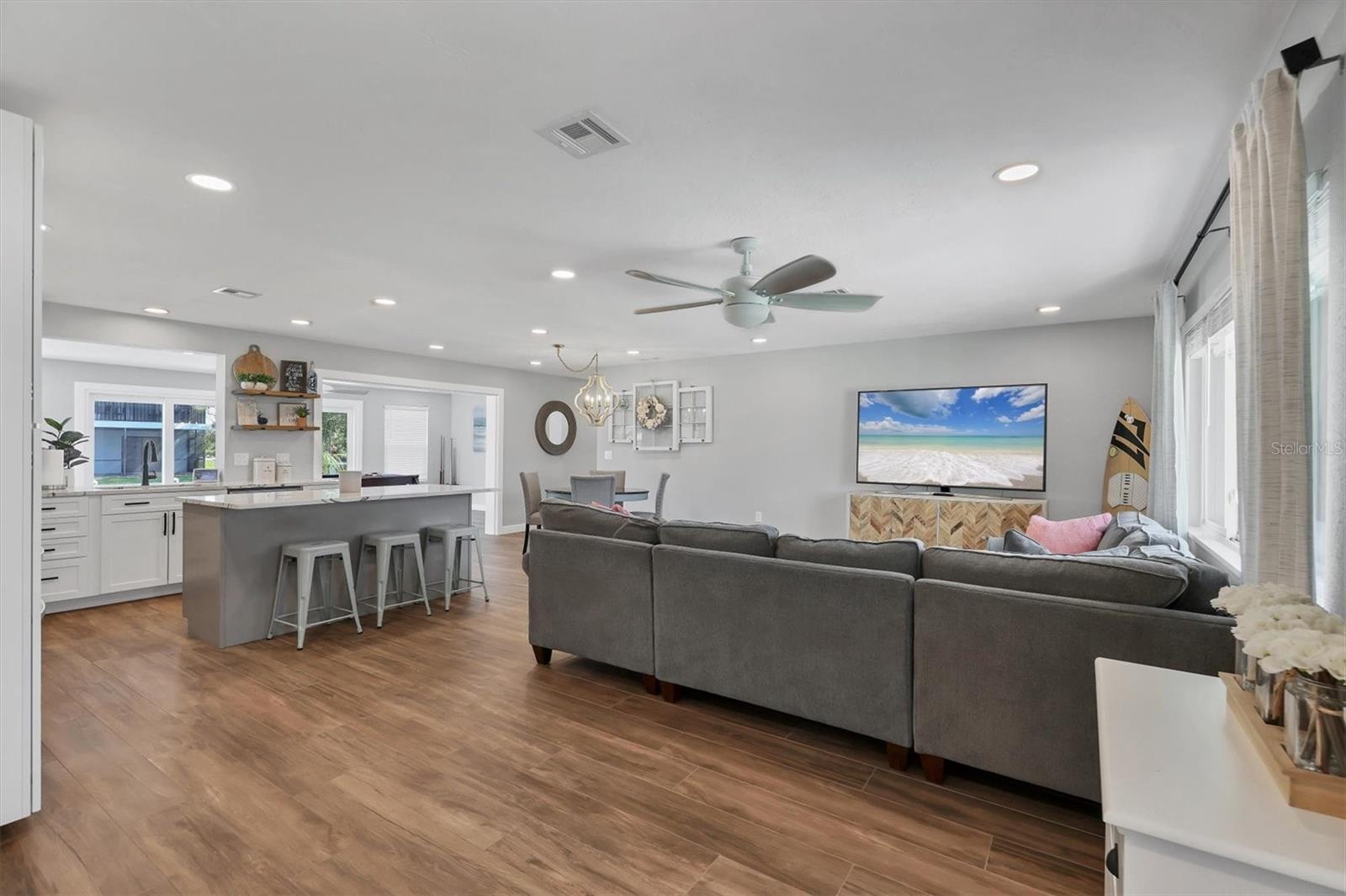 Image 9 of 56 For 10304 Sandpiper Road W