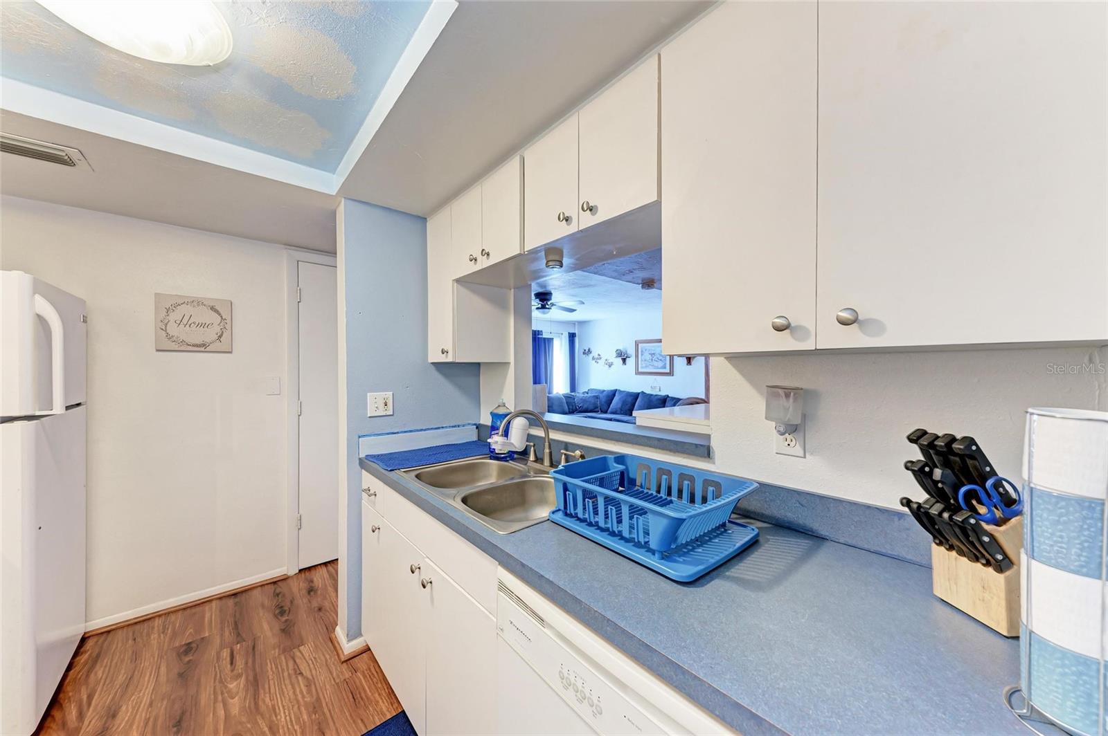 Image 10 of 27 For 1026 Longfellow Court 111