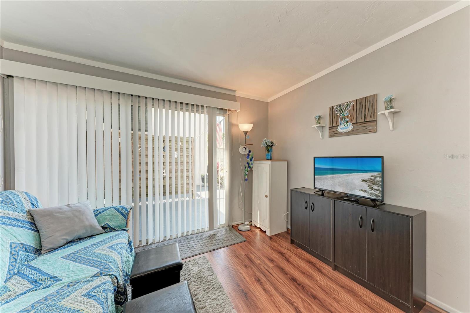 Image 12 of 27 For 1026 Longfellow Court 111