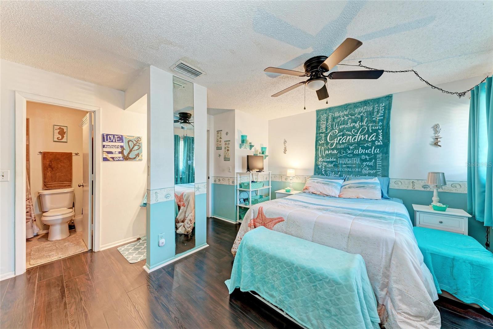Image 17 of 27 For 1026 Longfellow Court 111
