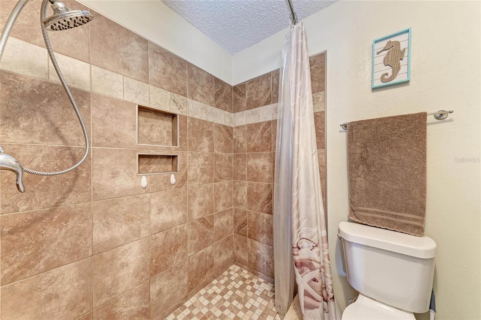 Image 19 of 27 For 1026 Longfellow Court 111