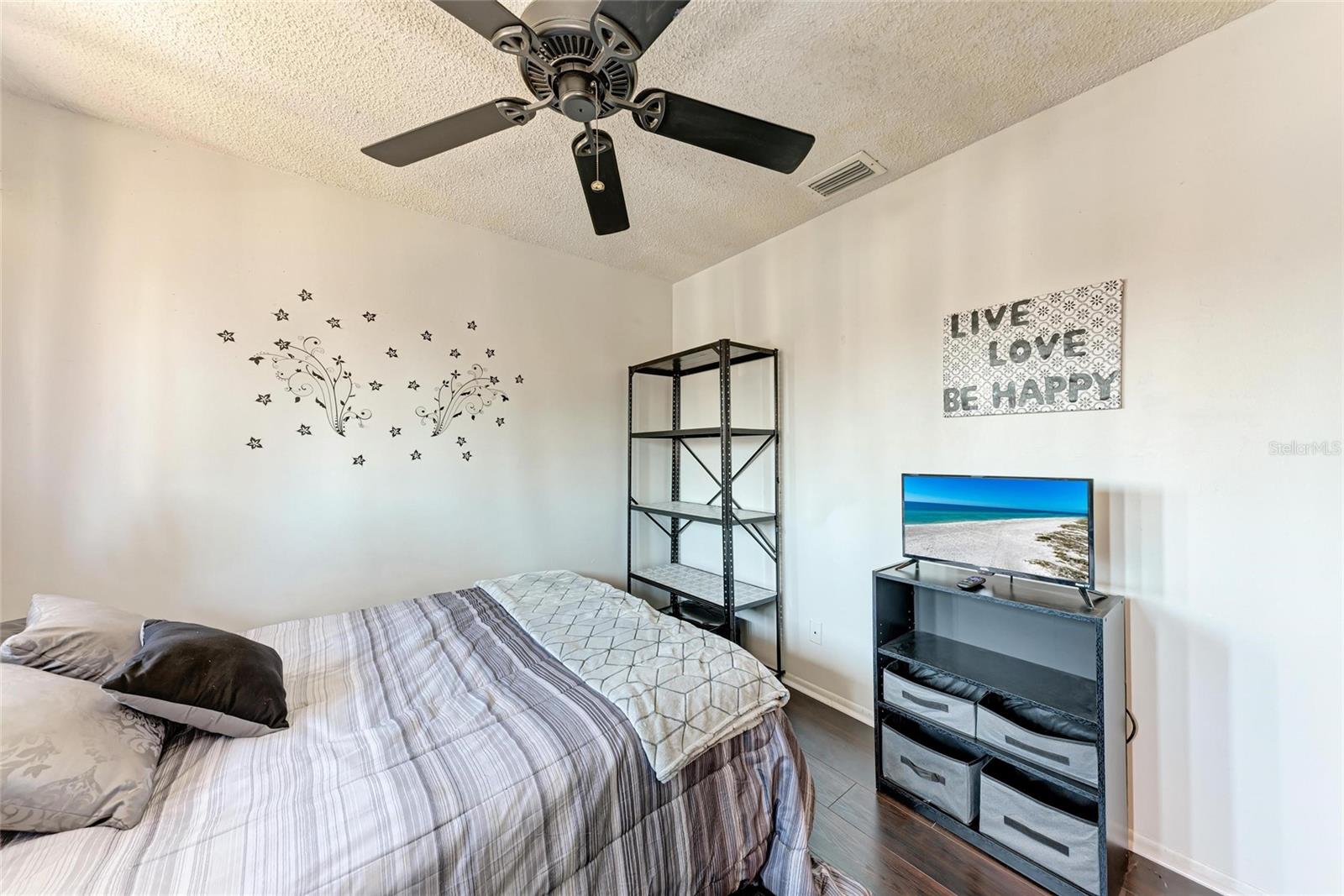 Image 21 of 27 For 1026 Longfellow Court 111