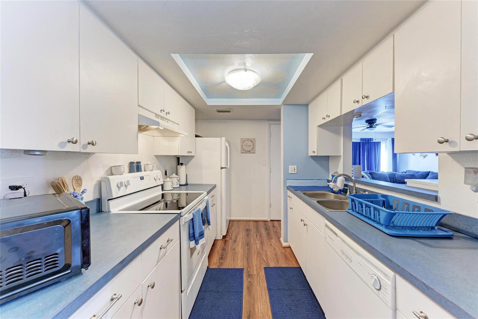 Image 9 of 27 For 1026 Longfellow Court 111