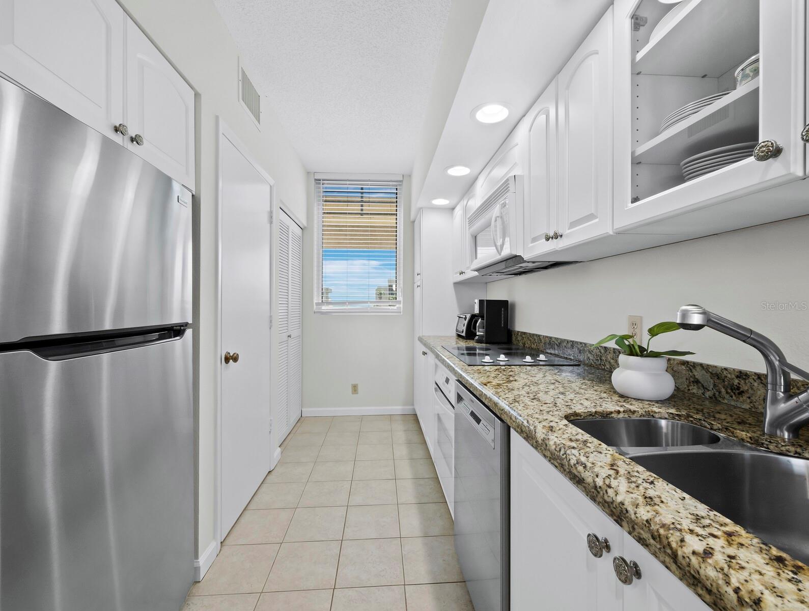 Image 11 of 49 For 1095 Gulf Of Mexico Drive 503