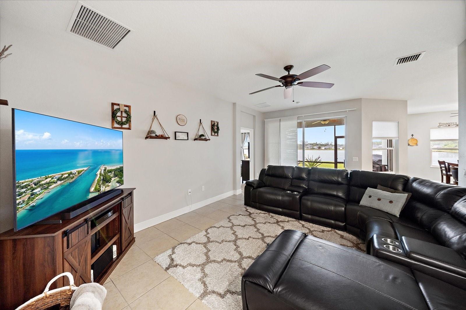 Image 7 of 42 For 7743 Ridgelake Circle