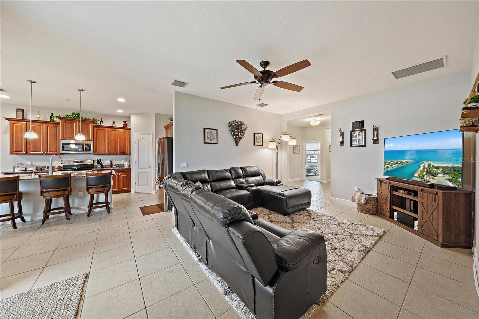 Image 8 of 42 For 7743 Ridgelake Circle