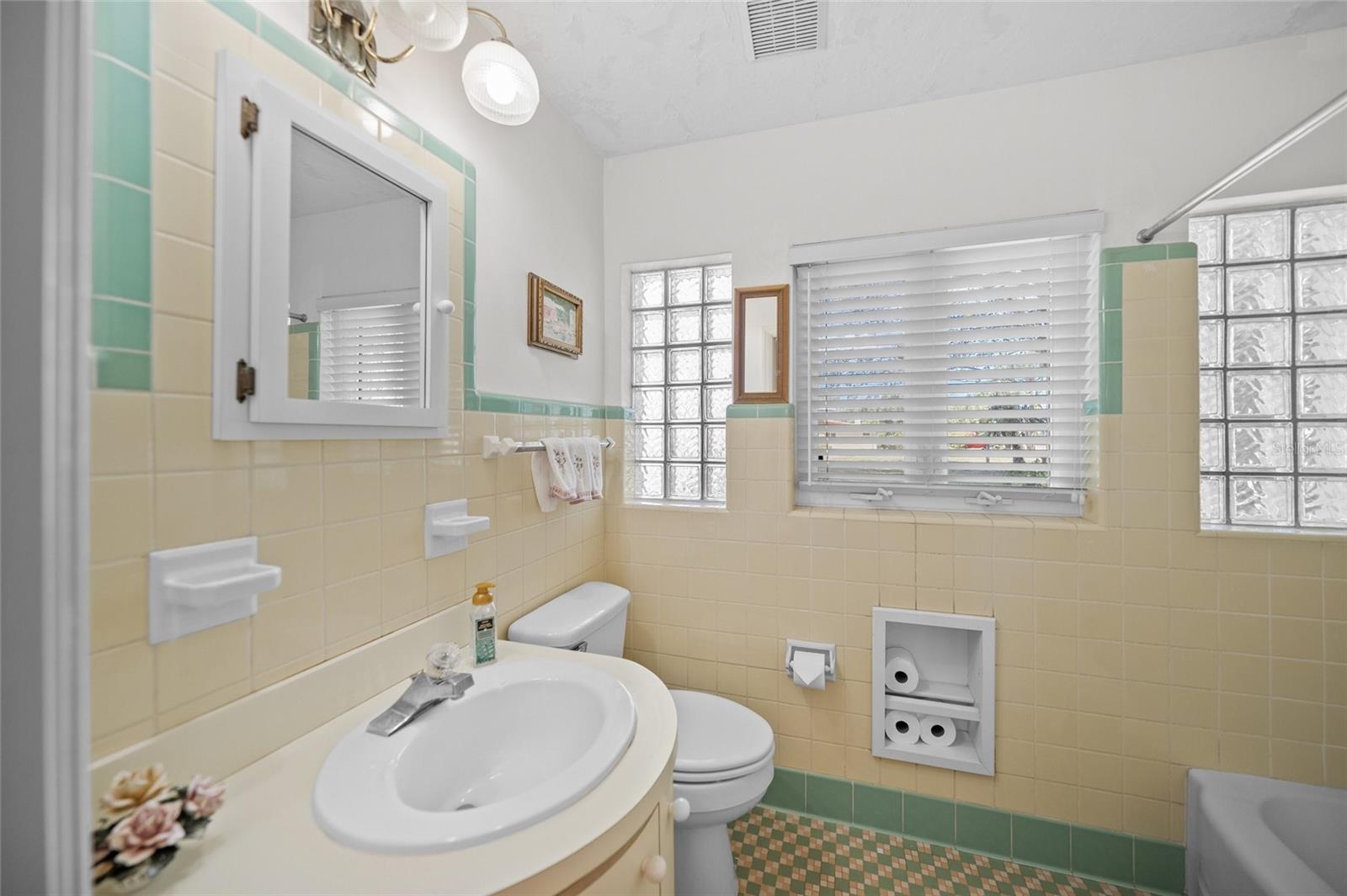 Image 20 of 62 For 7620 Westmoreland Drive