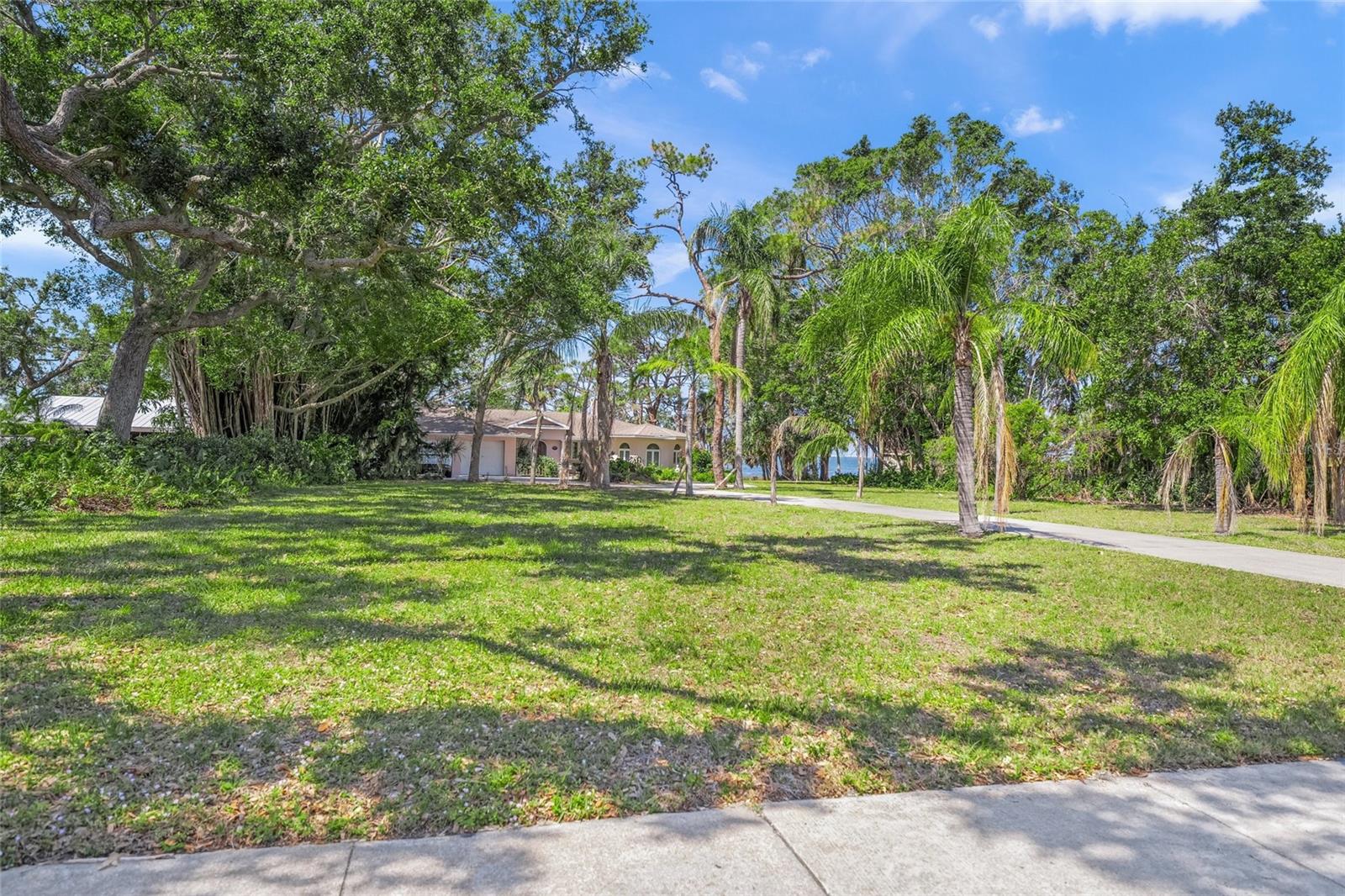 Image 4 of 62 For 7620 Westmoreland Drive