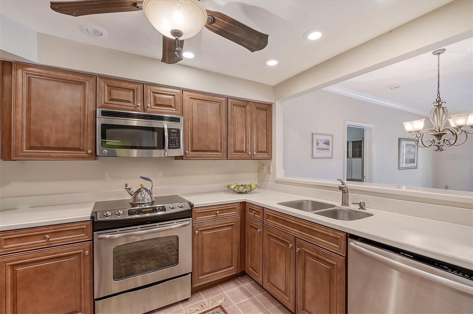 Image 4 of 14 For 3731 Sarasota Square Boulevard 105-d