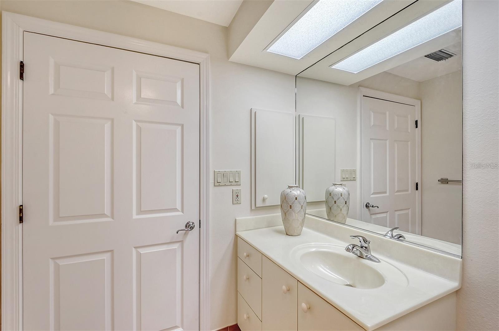 Image 7 of 14 For 3731 Sarasota Square Boulevard 105-d