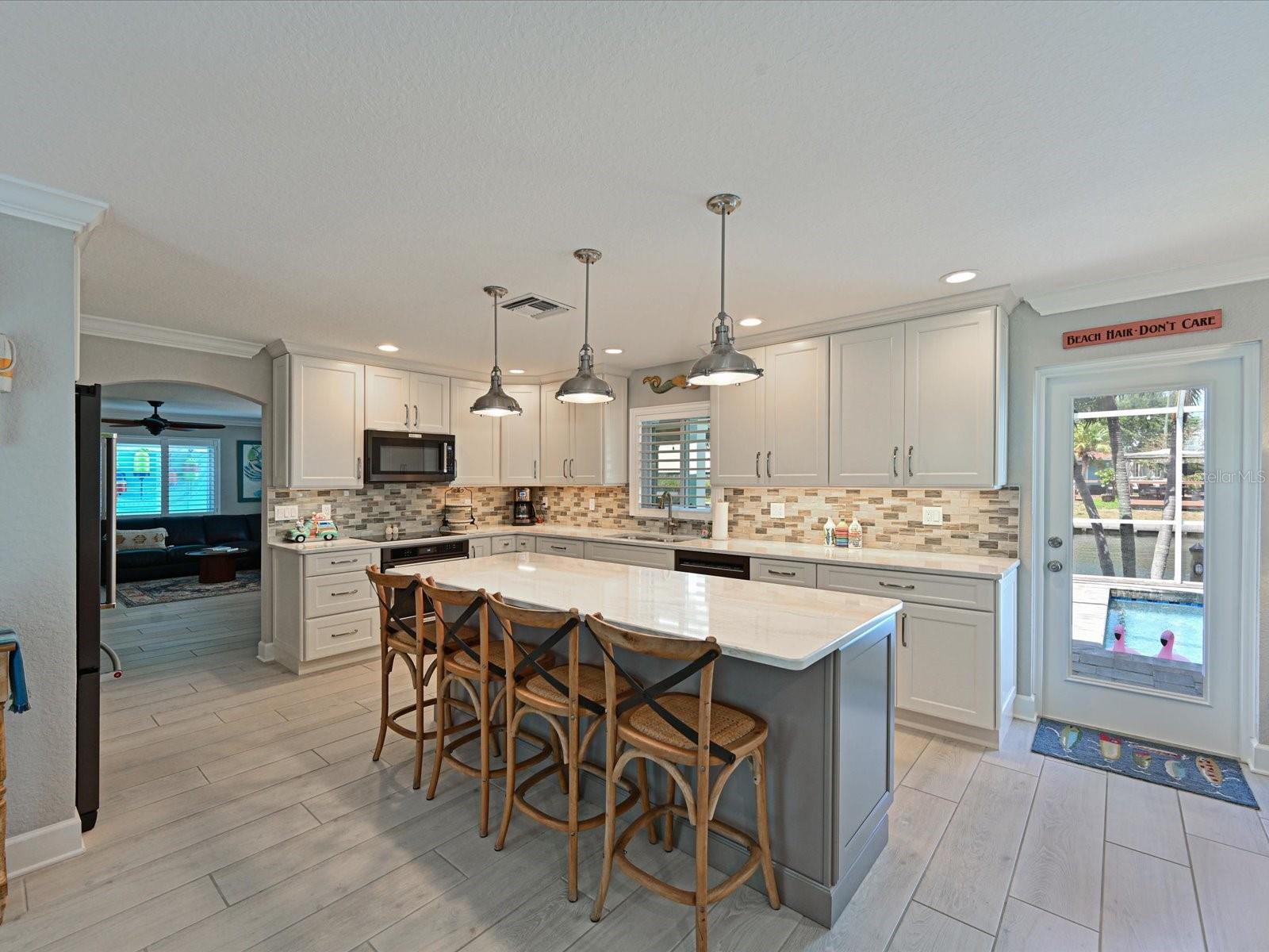 Listing photo id 8 for 10016 Spoonbill Road E