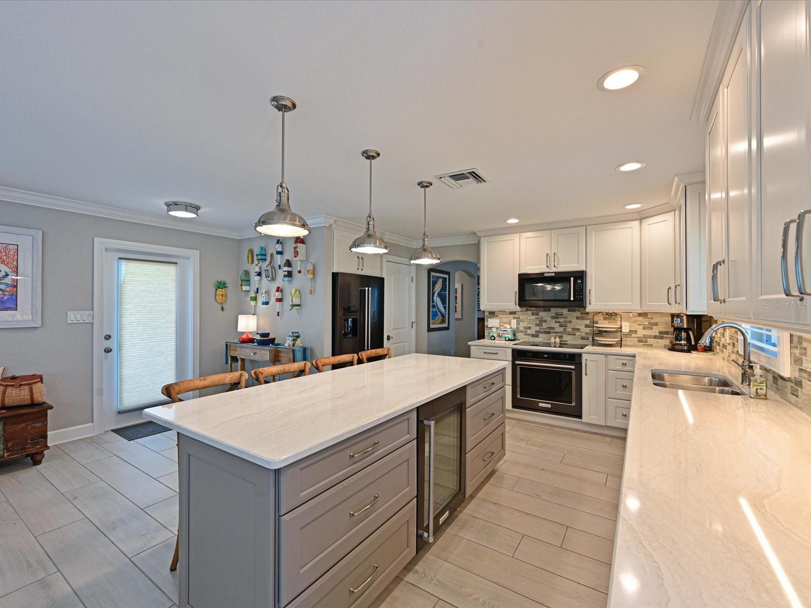 Listing photo id 9 for 10016 Spoonbill Road E