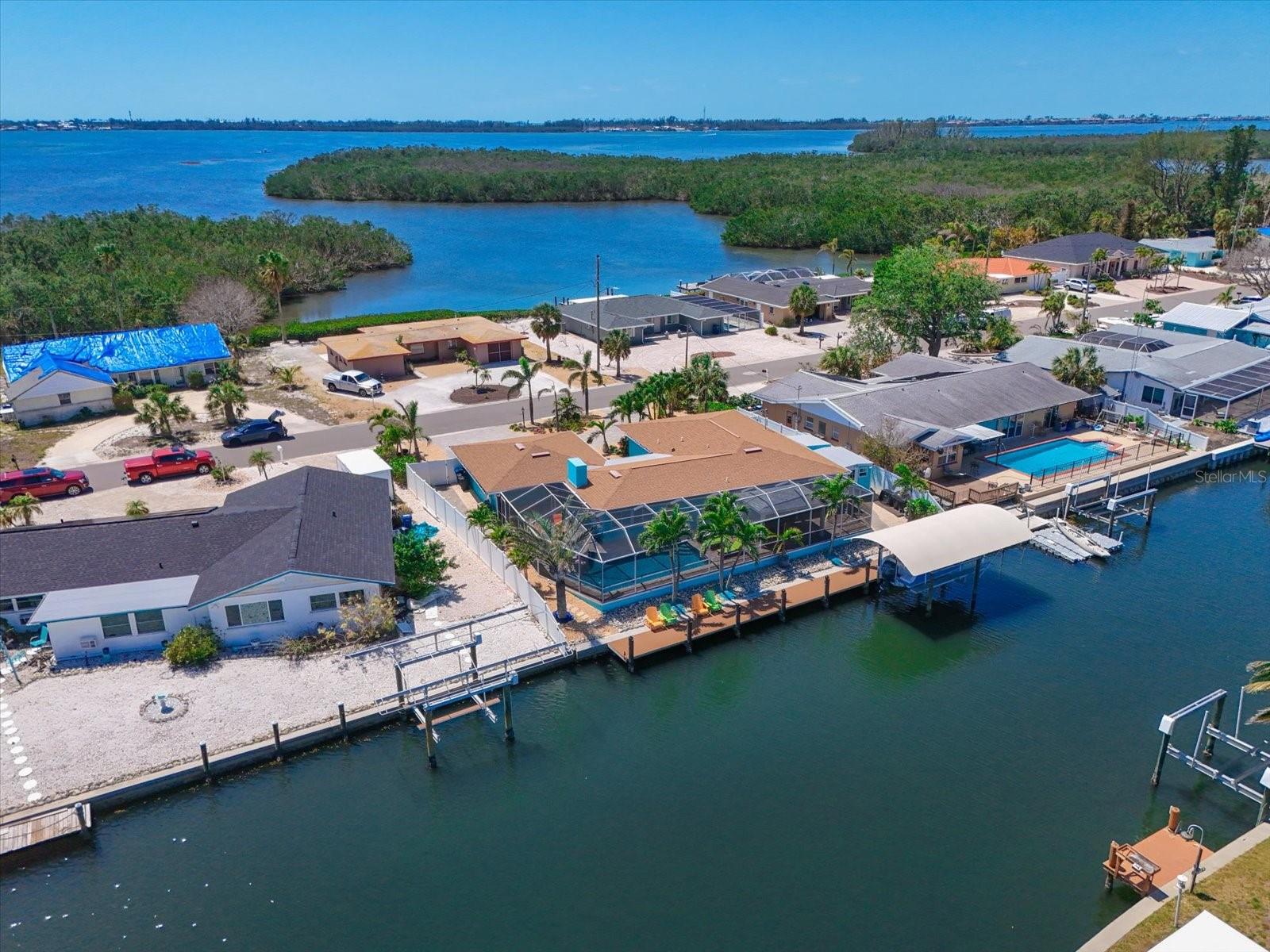 Listing photo id 2 for 10016 Spoonbill Road E