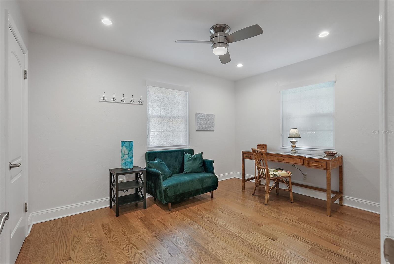 Image 15 of 39 For 322 35th Avenue Ne