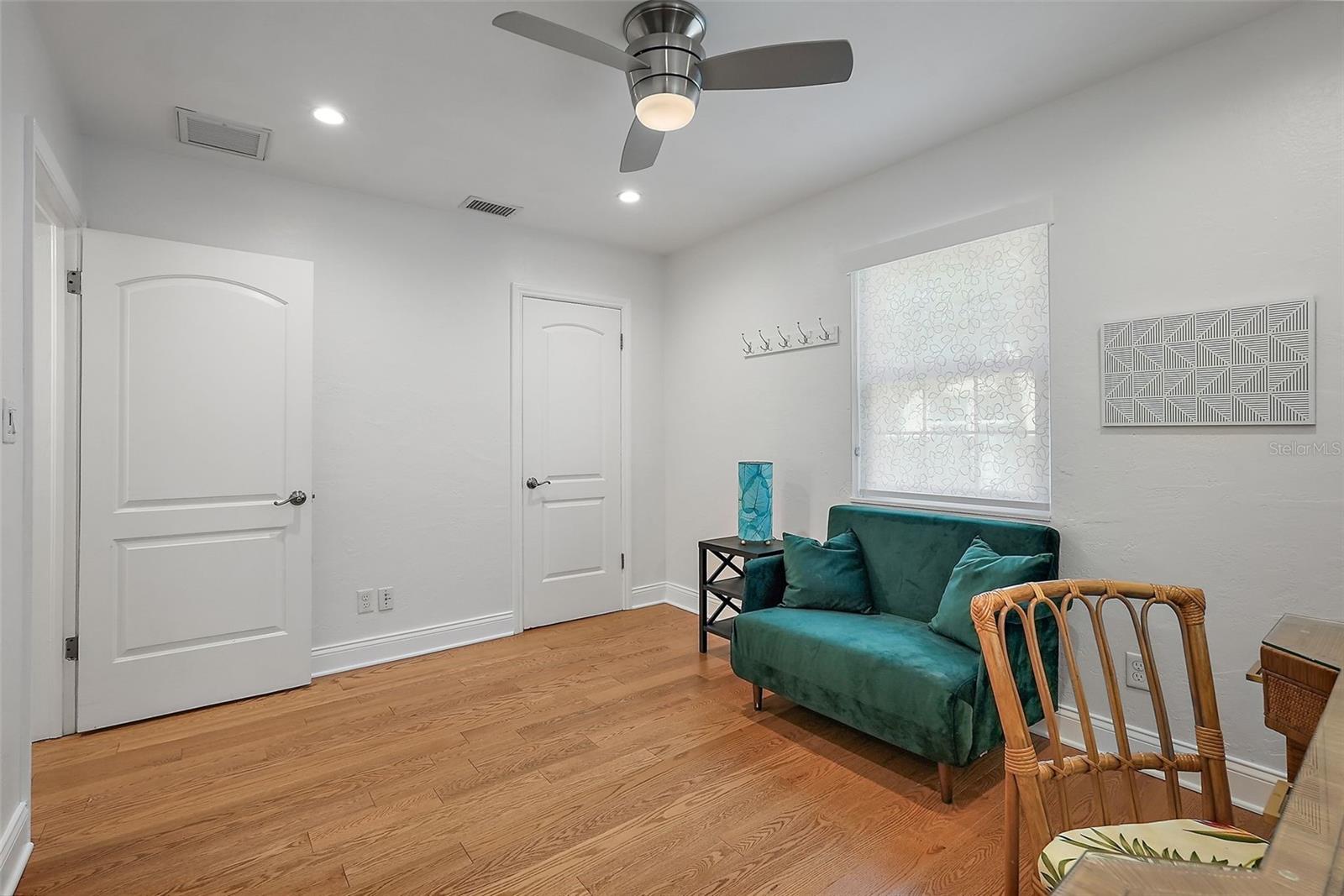 Image 16 of 39 For 322 35th Avenue Ne