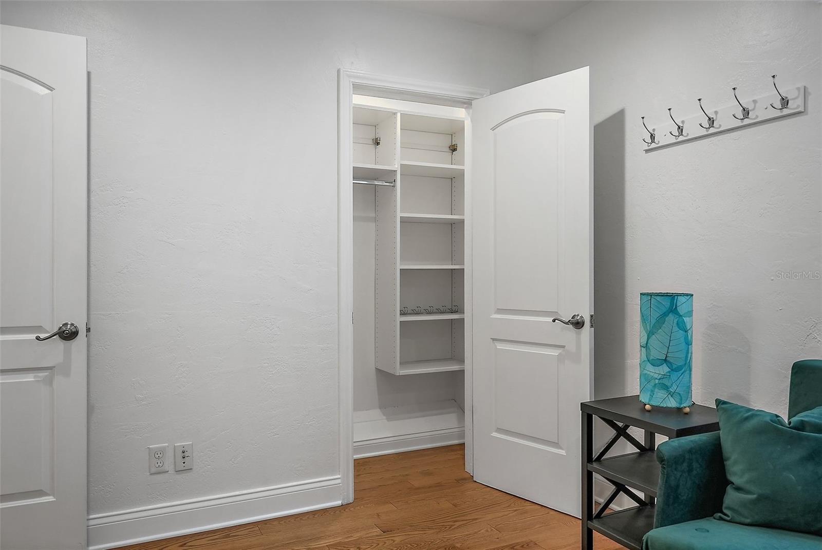 Image 17 of 39 For 322 35th Avenue Ne