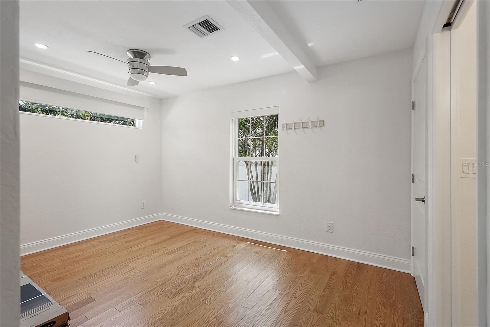 Image 18 of 39 For 322 35th Avenue Ne