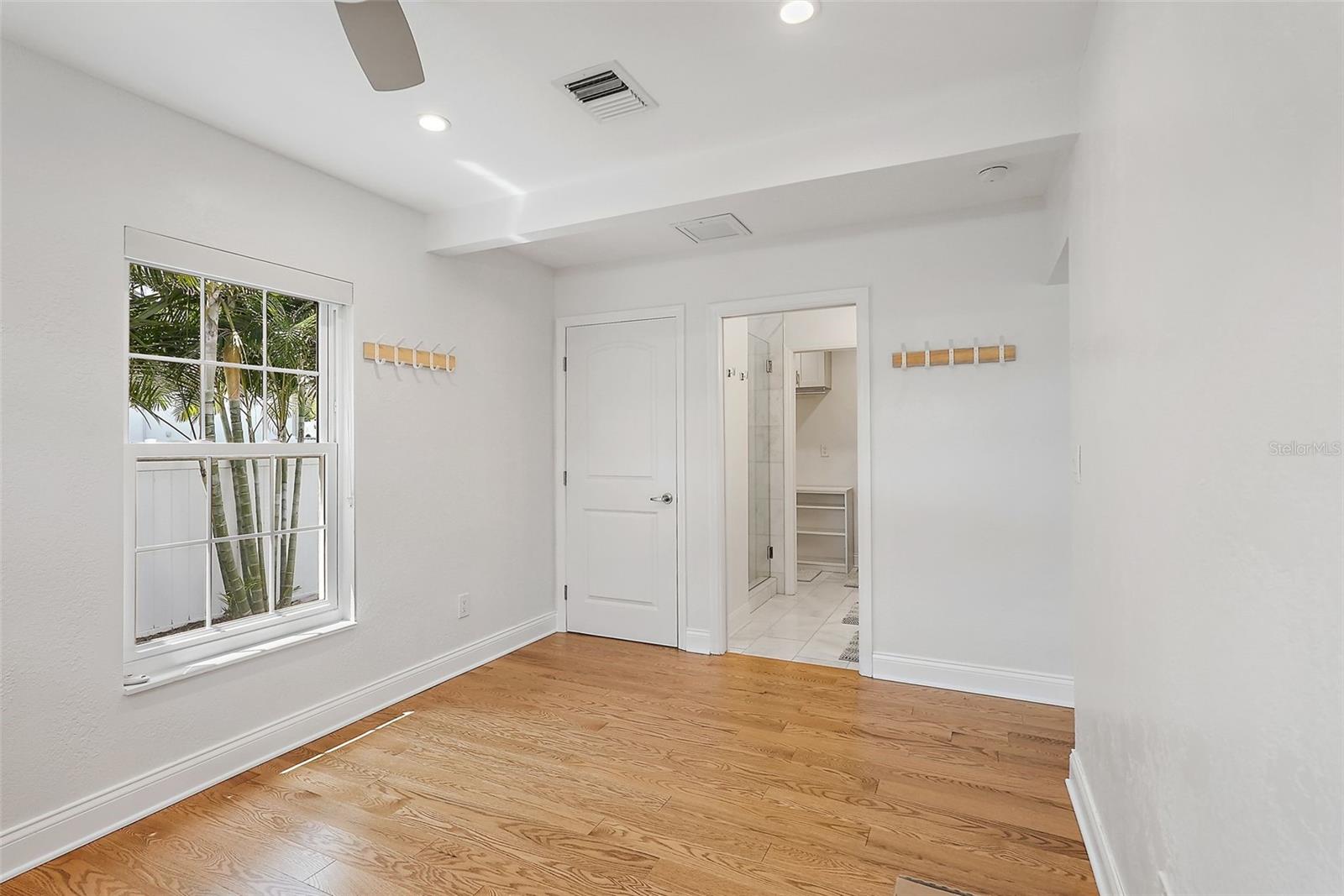 Image 20 of 39 For 322 35th Avenue Ne