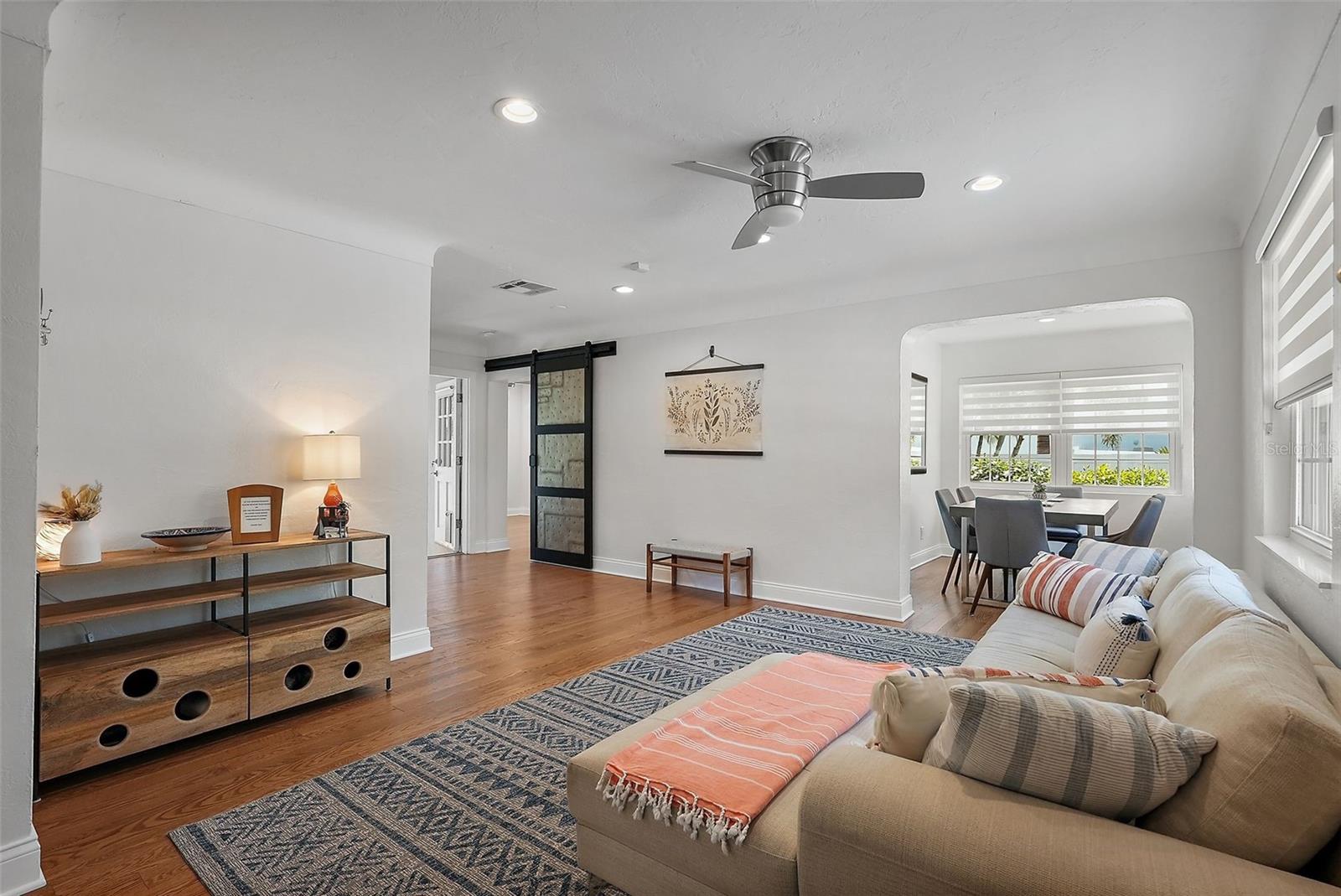 Image 4 of 39 For 322 35th Avenue Ne