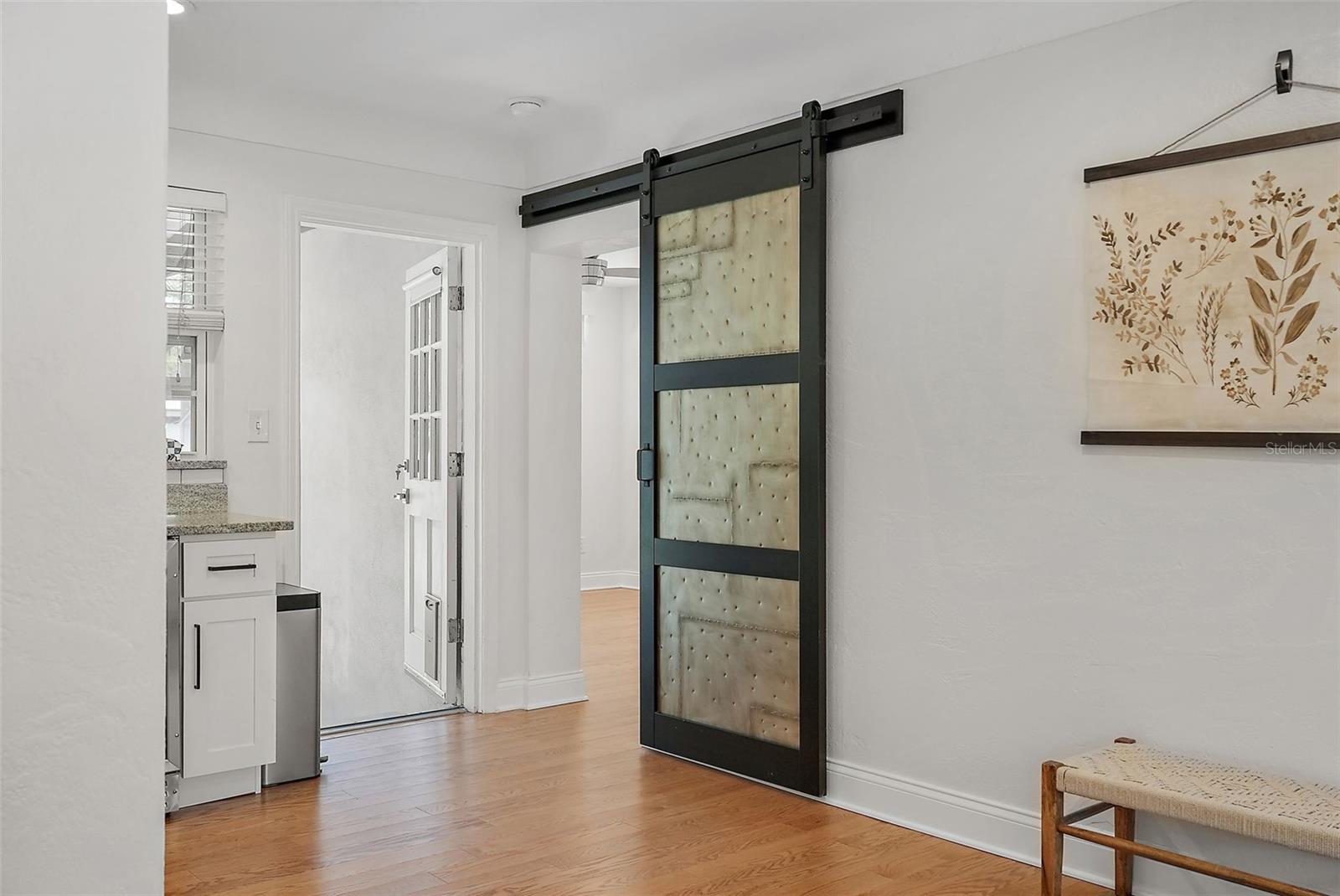 Image 8 of 39 For 322 35th Avenue Ne