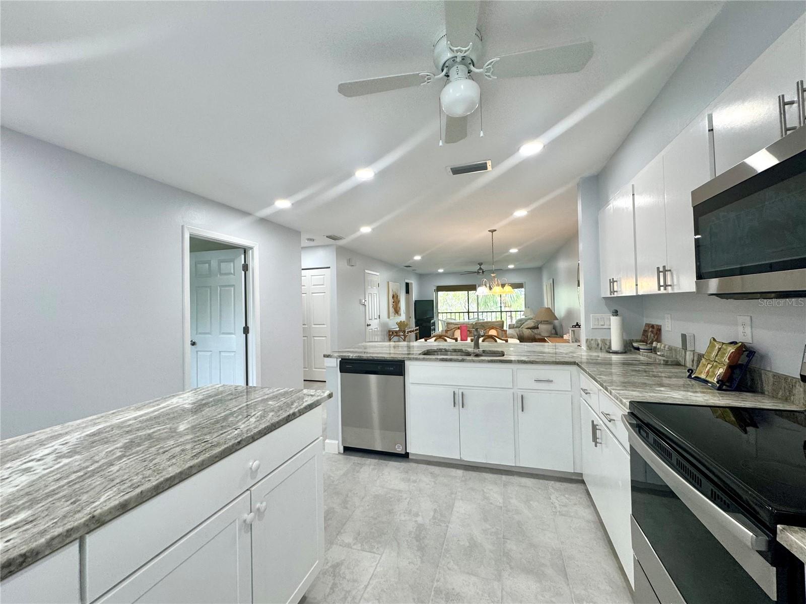 Image 17 of 45 For 2977 Taywood Meadows 22
