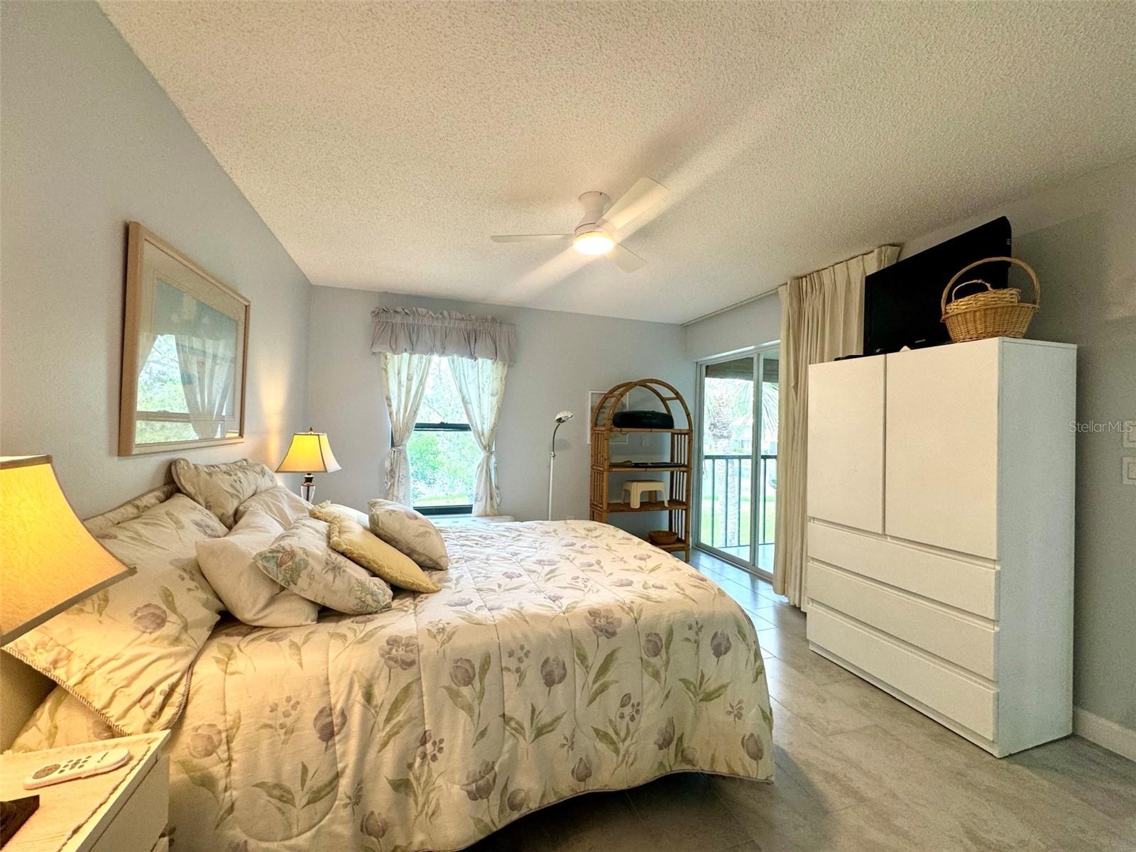 Image 21 of 45 For 2977 Taywood Meadows 22