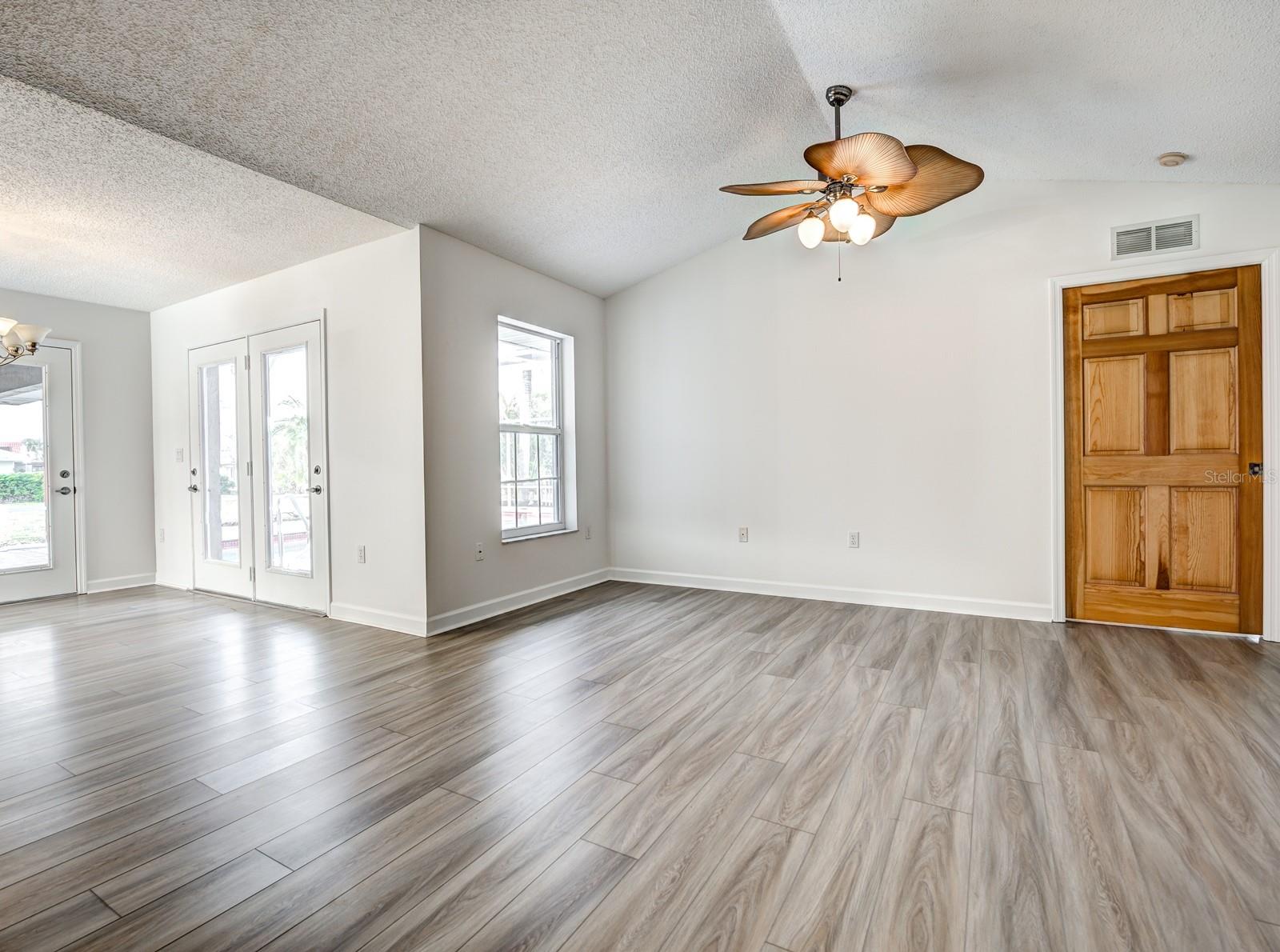 Image 11 of 36 For 12 Brentwood Lane