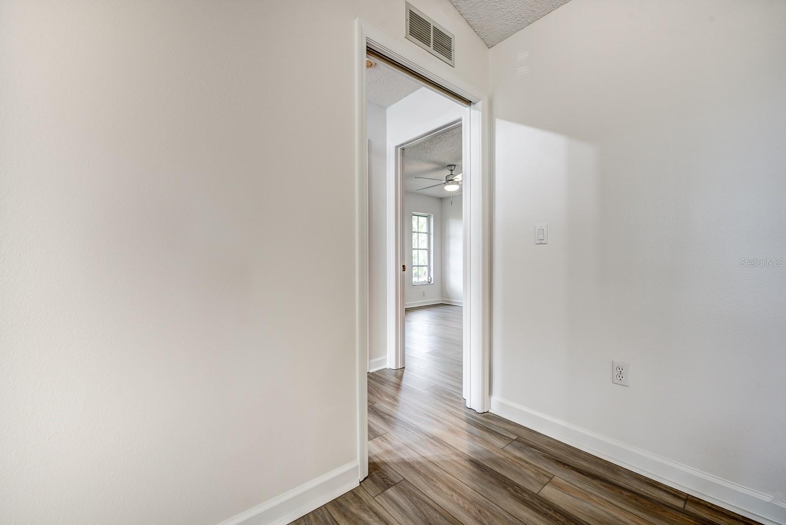Image 20 of 36 For 12 Brentwood Lane