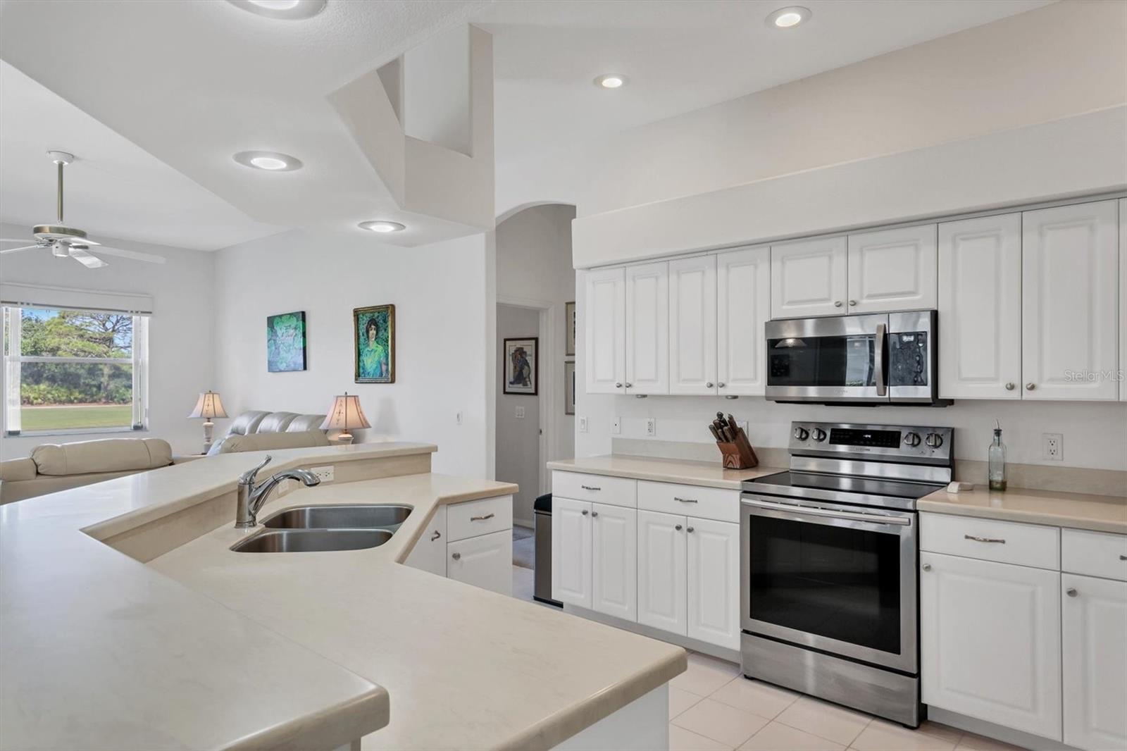 Image 13 of 69 For 8718 Grey Oaks Avenue