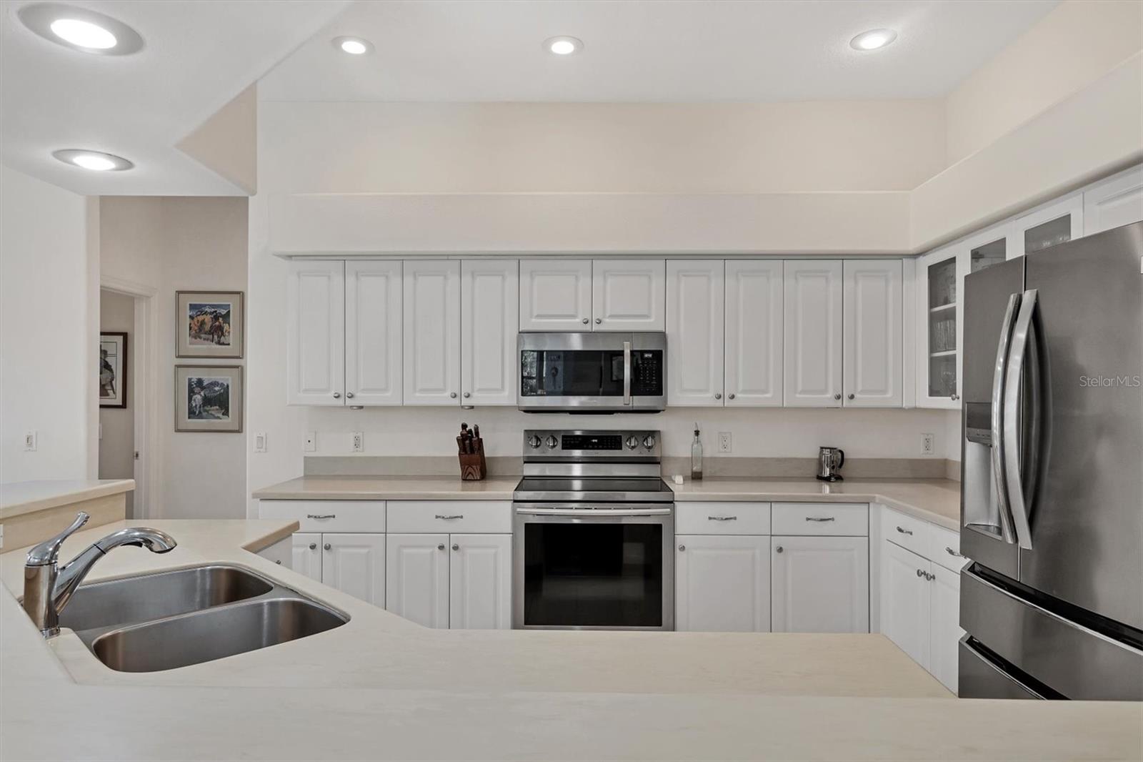 Image 14 of 69 For 8718 Grey Oaks Avenue
