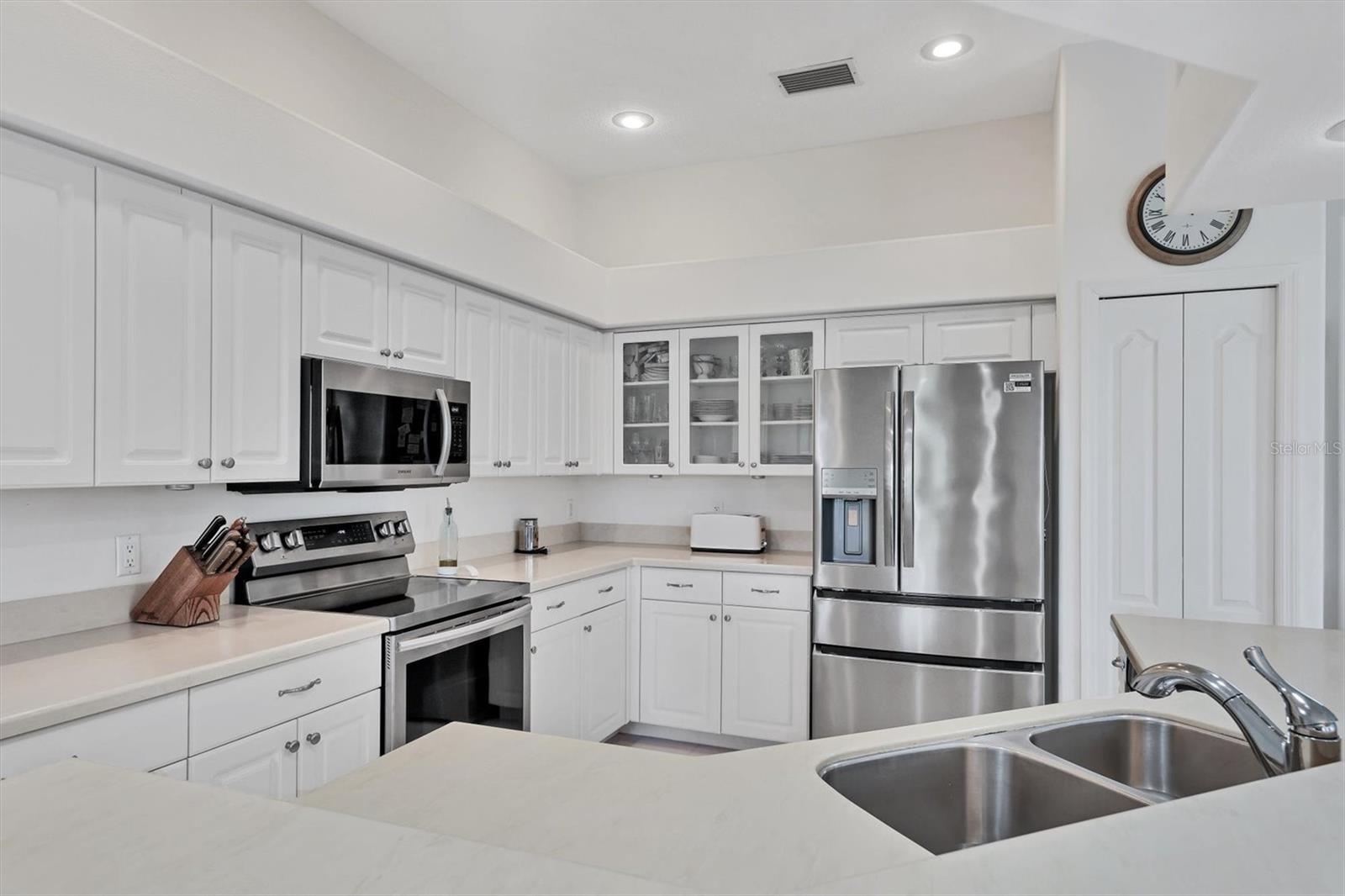 Image 15 of 69 For 8718 Grey Oaks Avenue