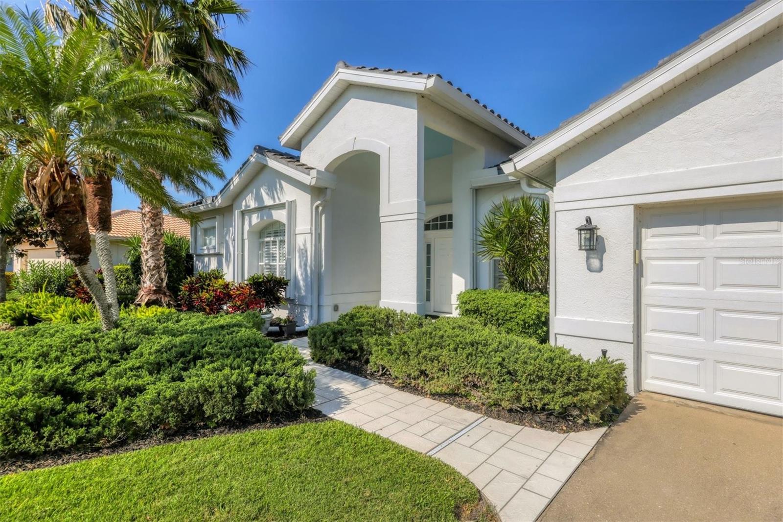 Image 6 of 69 For 8718 Grey Oaks Avenue