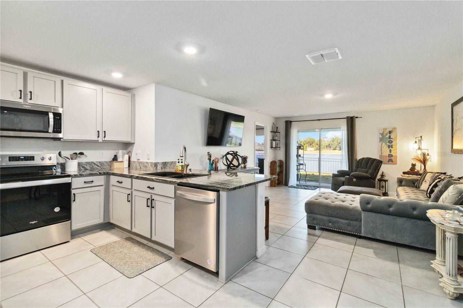 Listing photo id 8 for 2812 Rock Sound Street