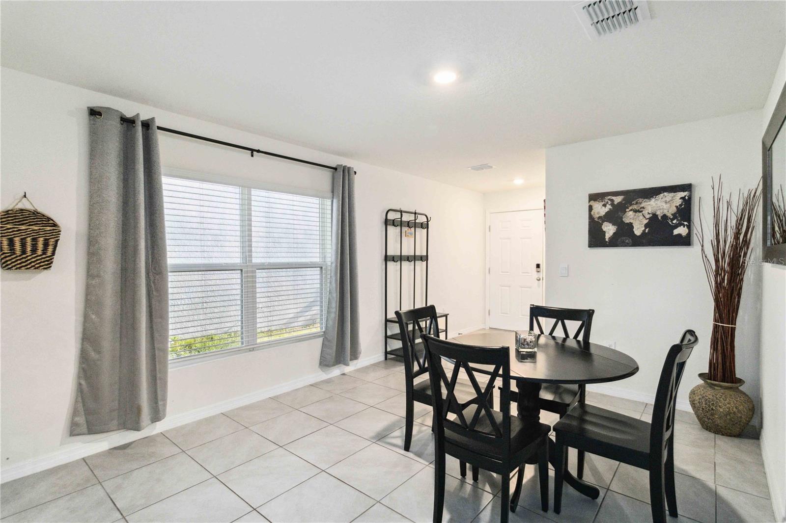 Listing photo id 13 for 2812 Rock Sound Street