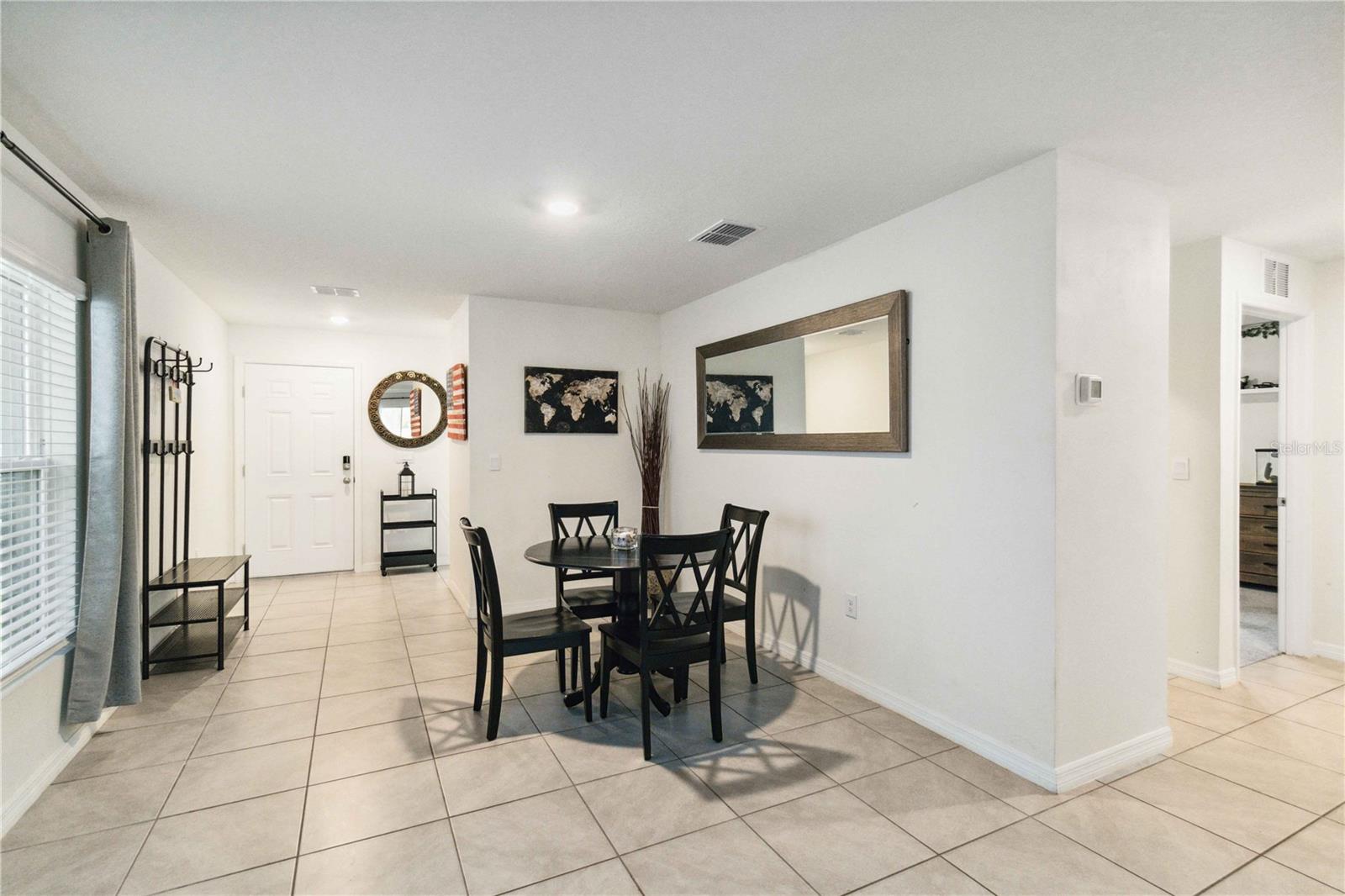Listing photo id 14 for 2812 Rock Sound Street