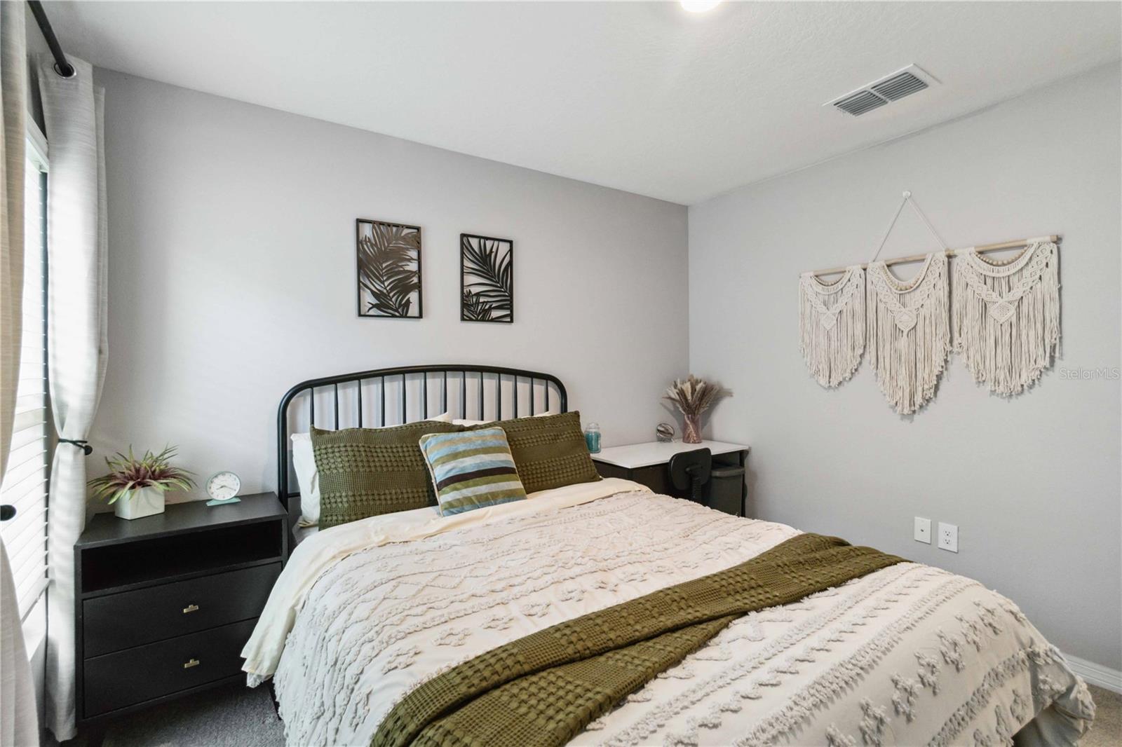 Listing photo id 17 for 2812 Rock Sound Street