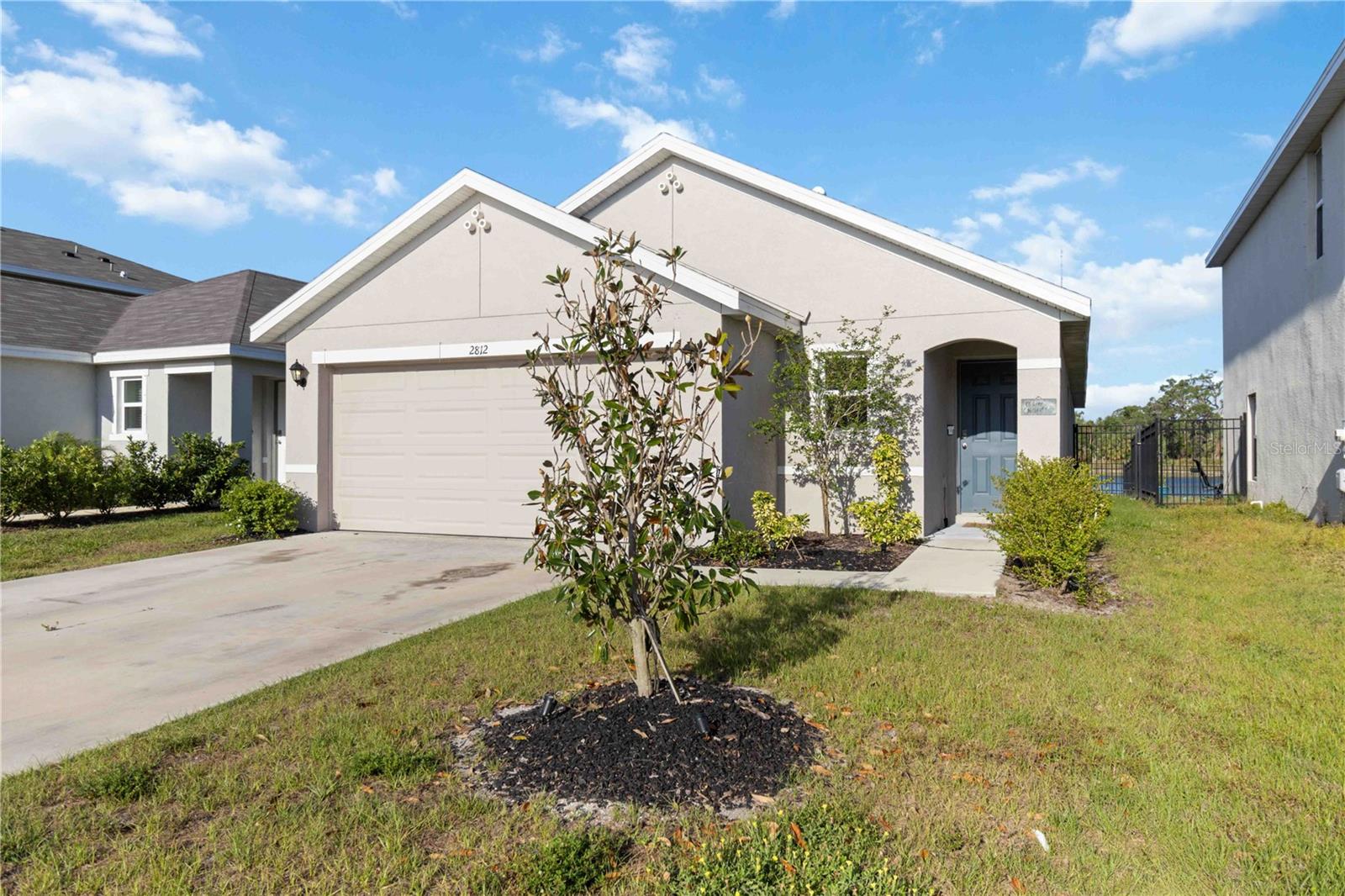 Listing photo id 3 for 2812 Rock Sound Street