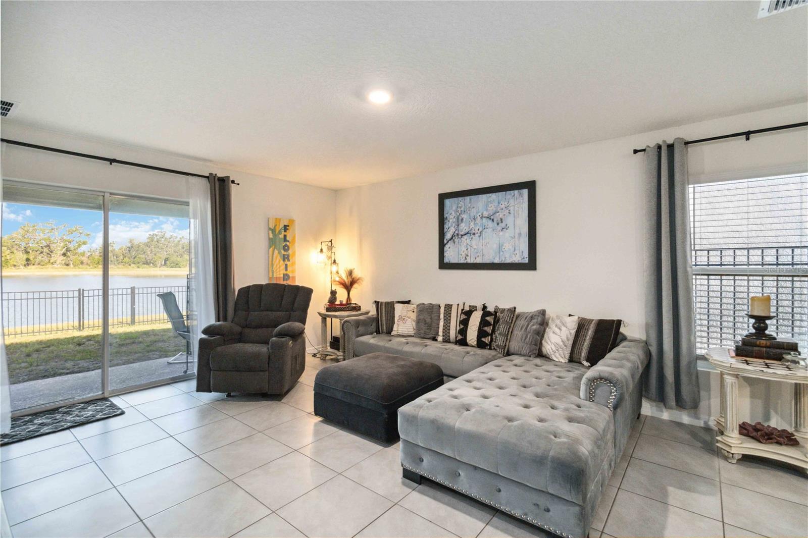 Listing photo id 5 for 2812 Rock Sound Street