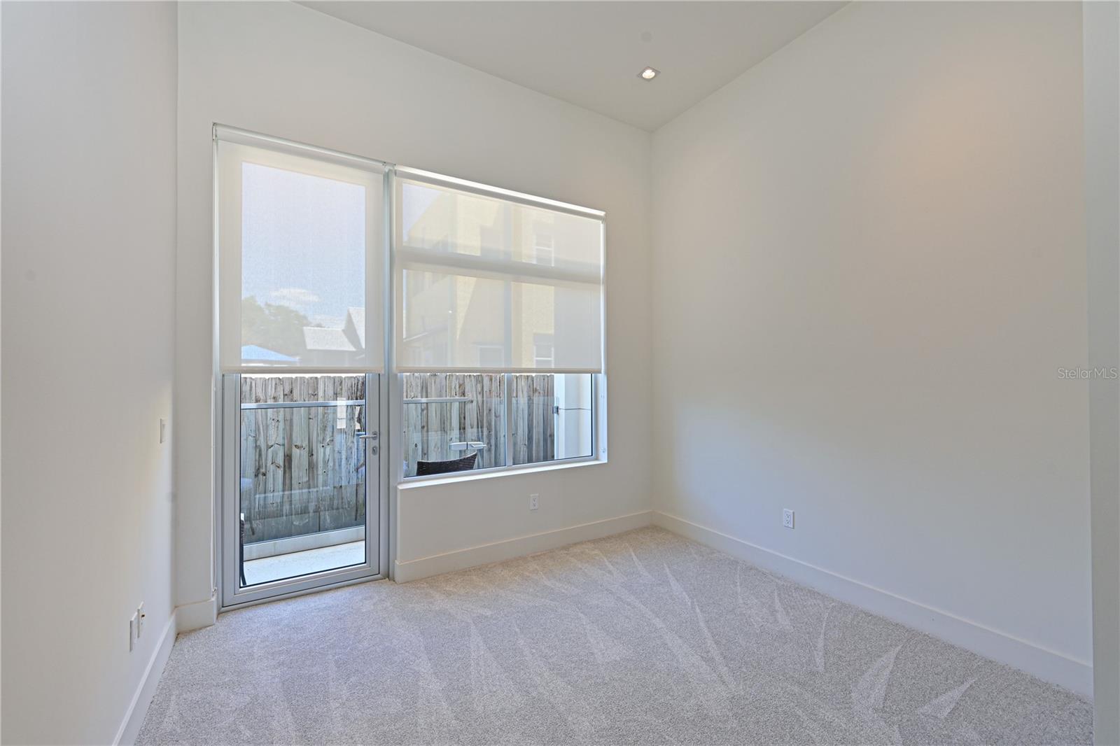 Image 11 of 49 For 221 Cosmopolitan Court