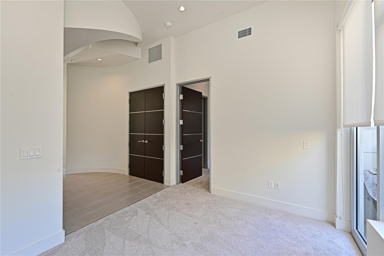 Image 12 of 49 For 221 Cosmopolitan Court