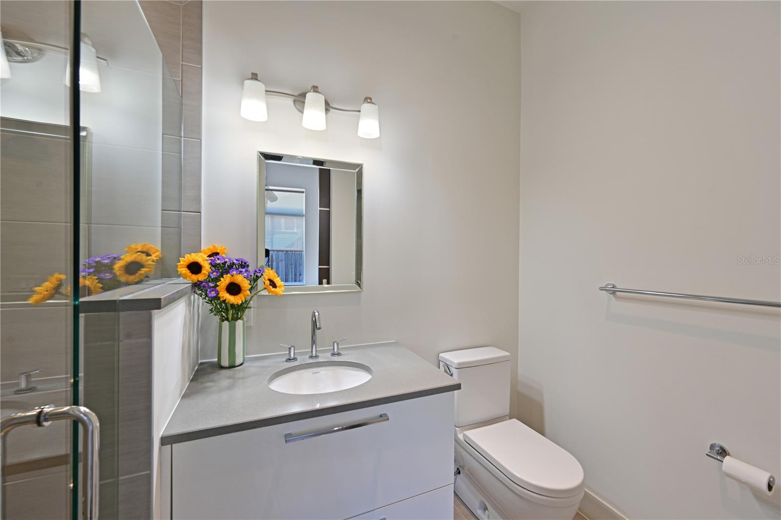 Image 17 of 49 For 221 Cosmopolitan Court
