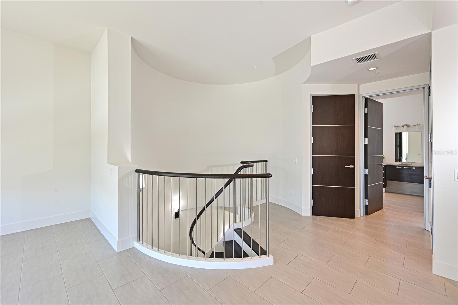 Image 22 of 49 For 221 Cosmopolitan Court