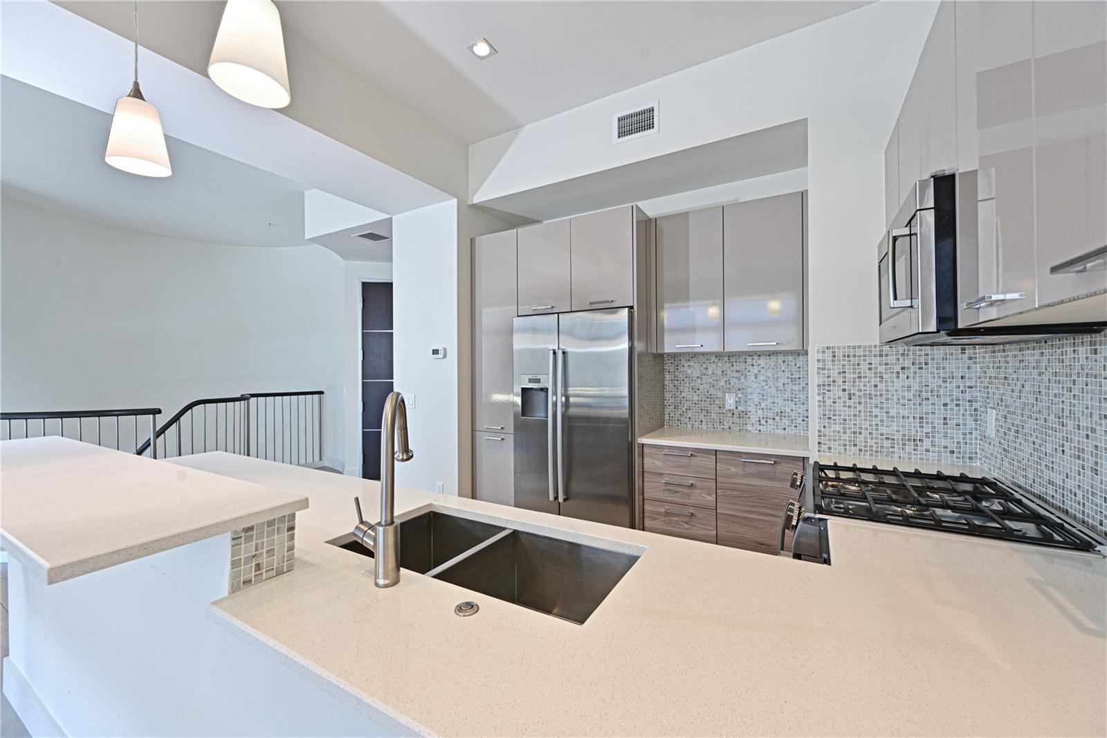 Image 25 of 49 For 221 Cosmopolitan Court