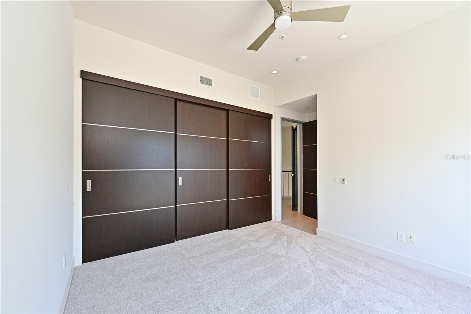 Image 33 of 49 For 221 Cosmopolitan Court