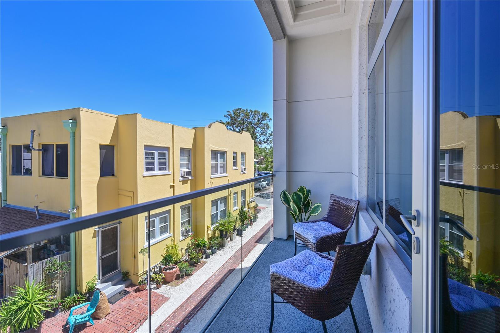 Image 40 of 49 For 221 Cosmopolitan Court