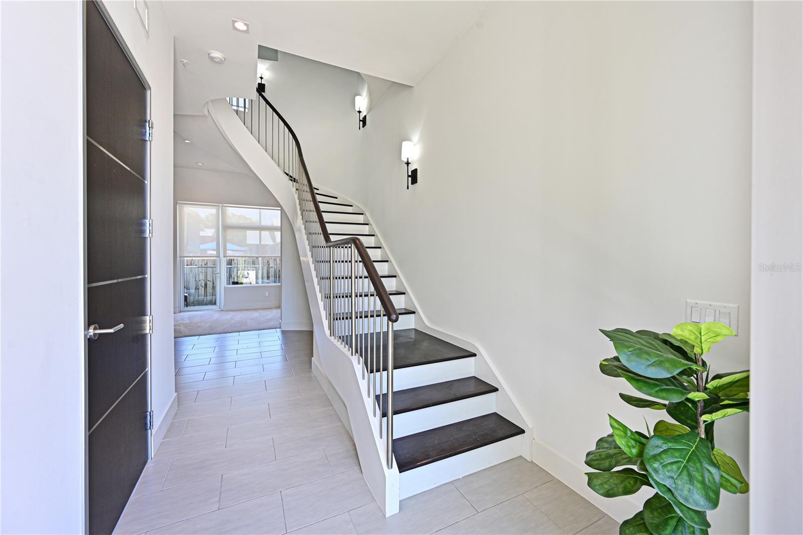 Image 5 of 49 For 221 Cosmopolitan Court