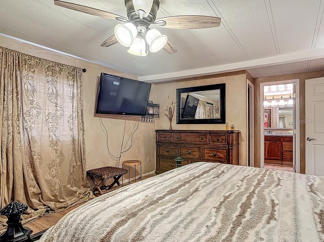 Image 11 of 24 For 4713 Clove Avenue