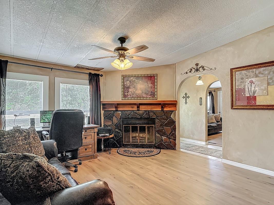 Image 4 of 24 For 4713 Clove Avenue