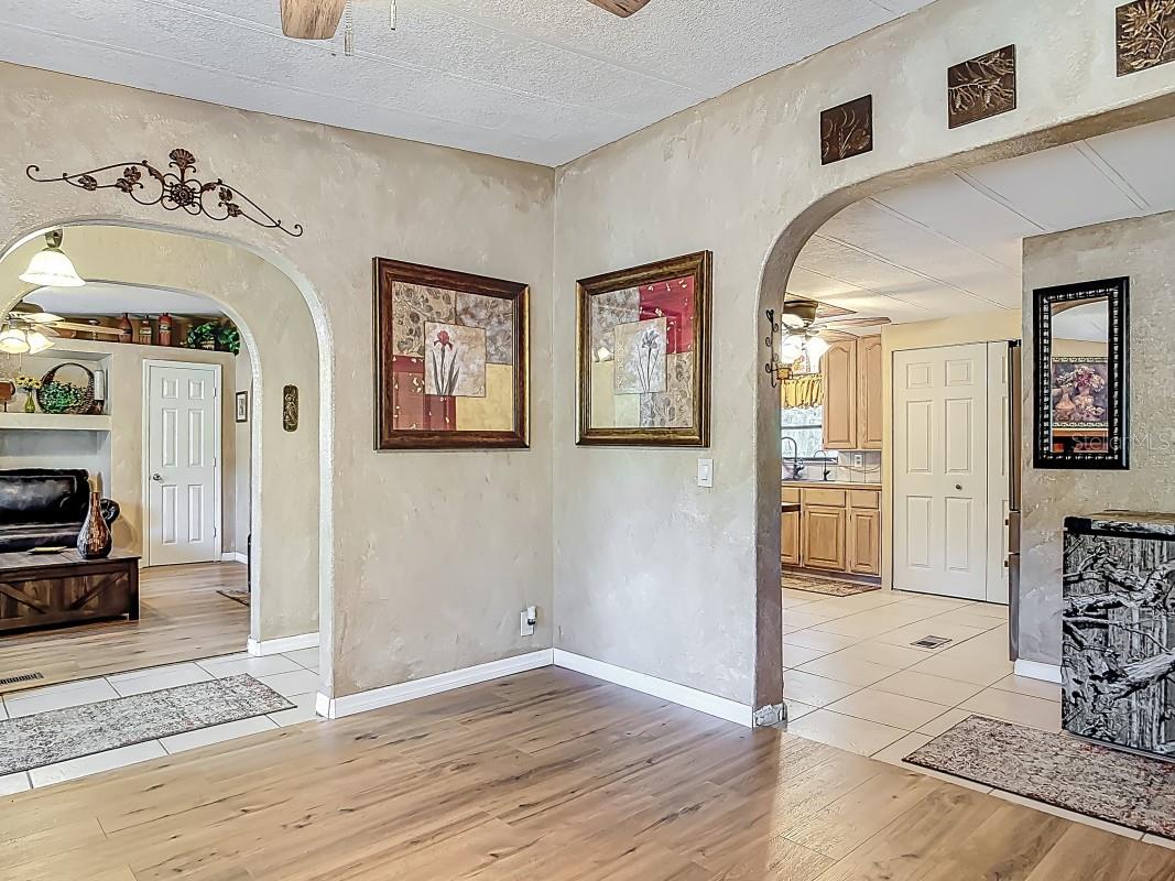 Image 5 of 24 For 4713 Clove Avenue