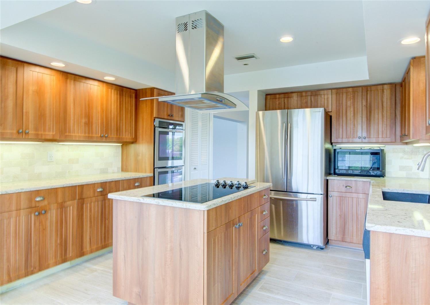 Image 12 of 40 For 1762 Bay Street 401